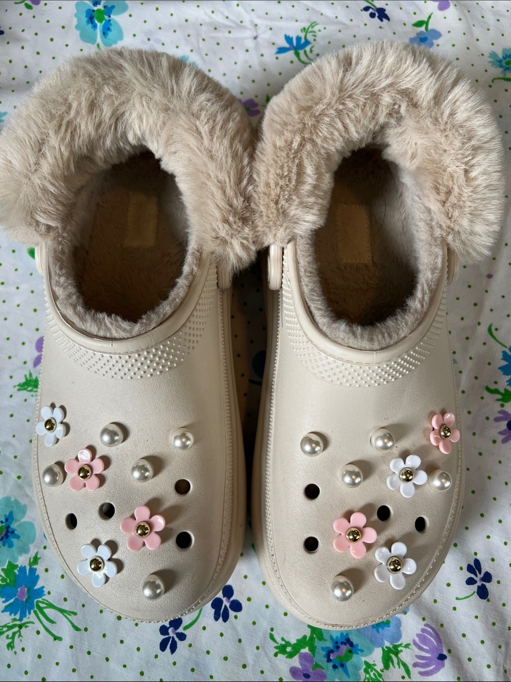 Crocs Lined Stomp Platform Fur Pearls and Flowers - 10 W